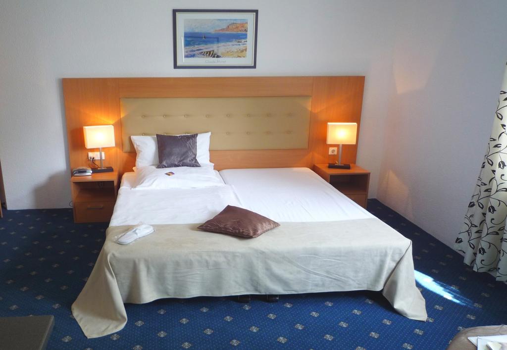 Hotel Abalone Remscheid Bagian luar foto